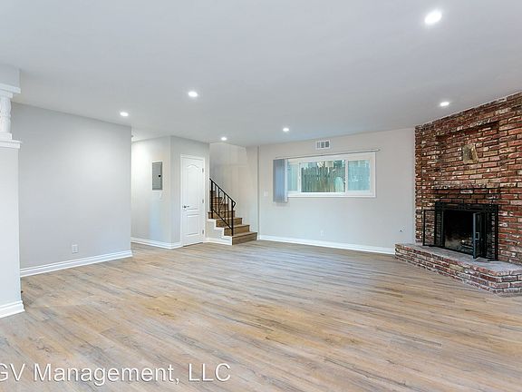 4th image of 585 N Hill Ave APT 1