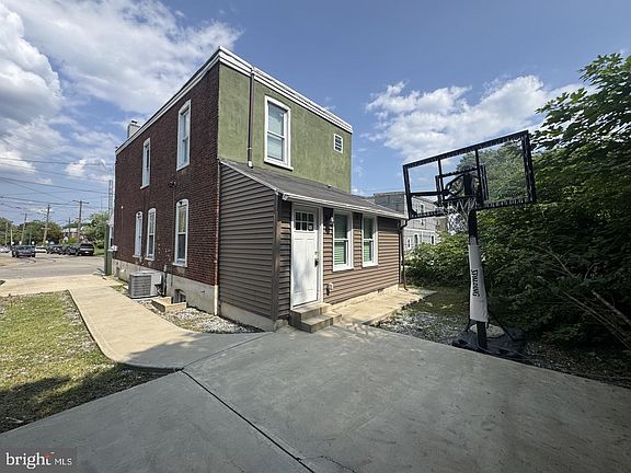 4th image of 906 Cedar Ave