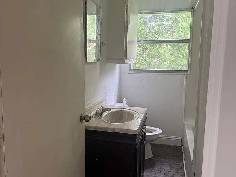 923 McCall Ave — Photo 6