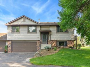 566 Donegal Cir, Shoreview, MN 55126