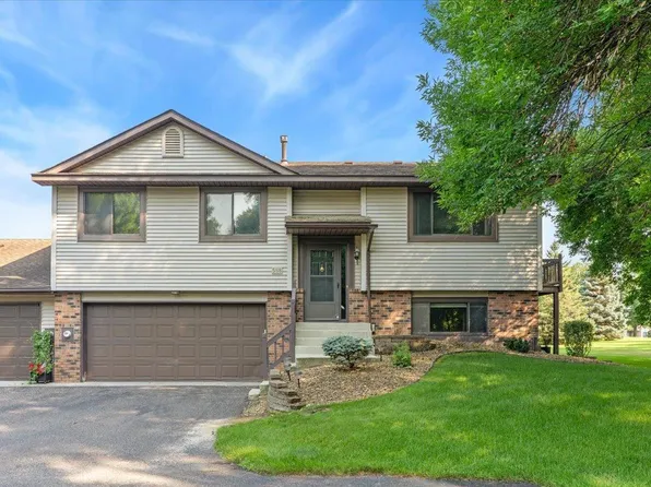 566 Donegal Cir, Shoreview, MN 55126