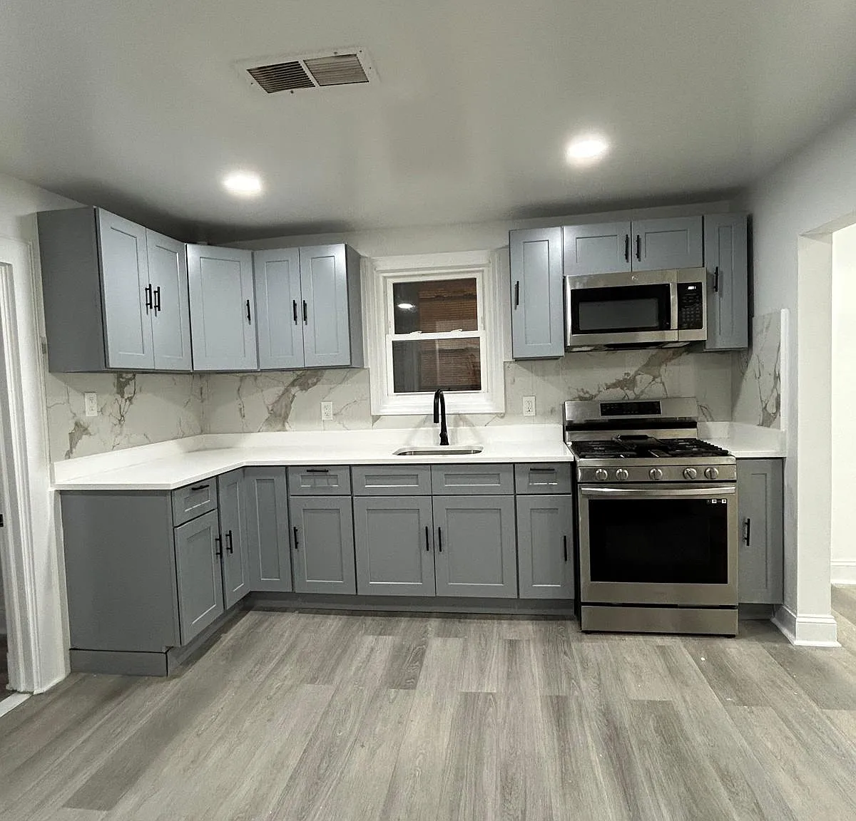 3 bed, $2,900 — Photo 2