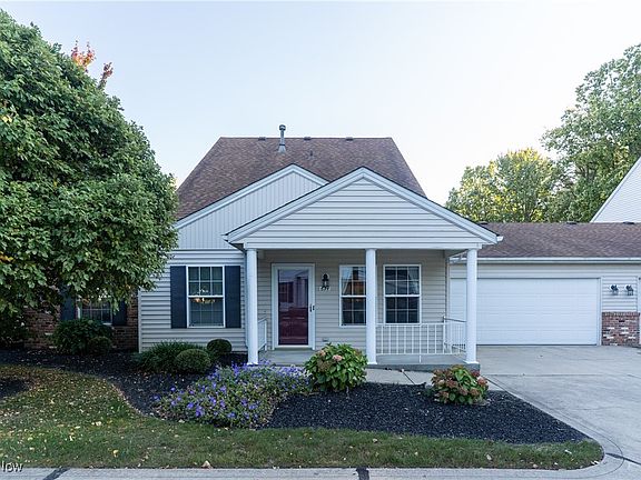 3rd image of 634 N Creek Dr