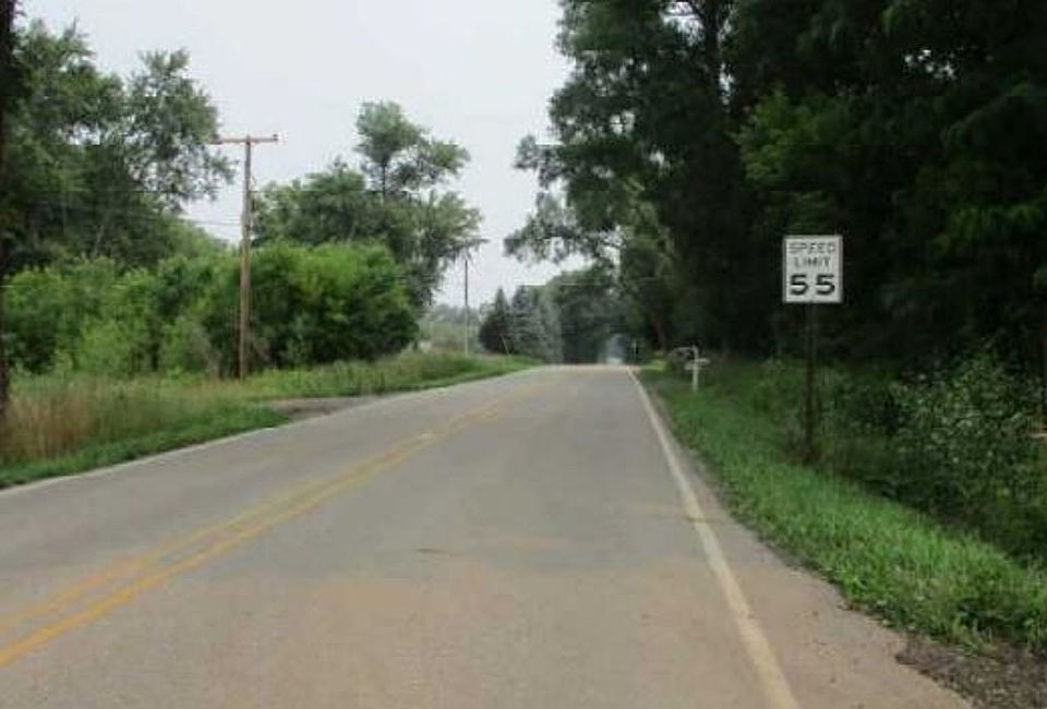 Exterior Neighborhood (street photo)