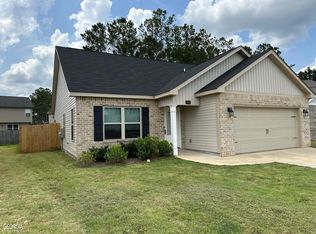 142 Sourwood Ln, Warner Robins, GA 31093