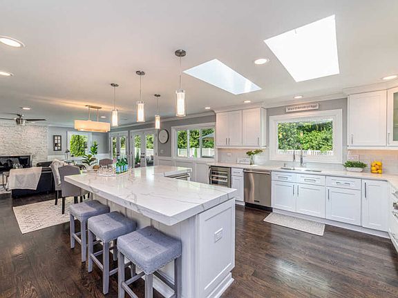5th image of 219 Southwick Ln