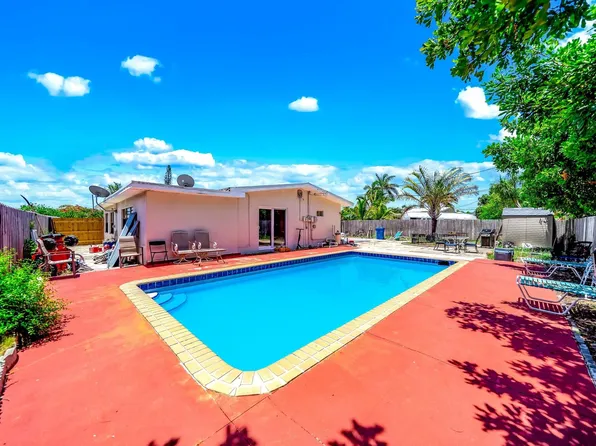 907 W Bloxham Street, Lantana, FL 33462