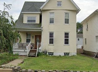 526 Indiana Ave, Chester, WV 26034