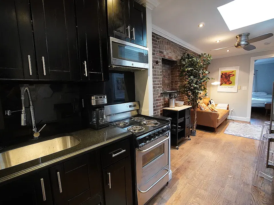 437 W 53rd St #Penthouse A5