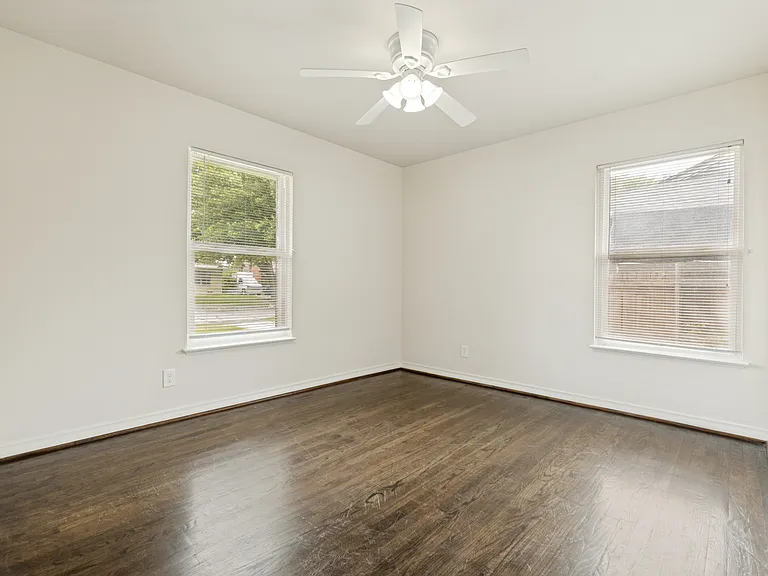 2414 San Medina Ave — Photo 8