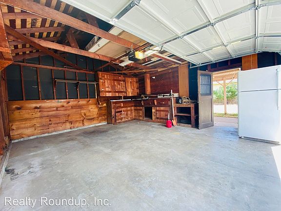 4th image of 6337 McMahon Dr