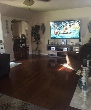 4th image of 6983 Garden Dr
