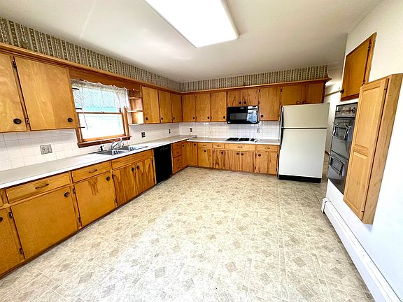 2nd image of 101 W Broadway