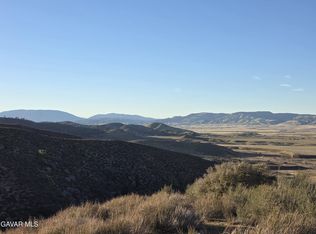 25 Three Points Rd, Lake Hughes, CA 93532