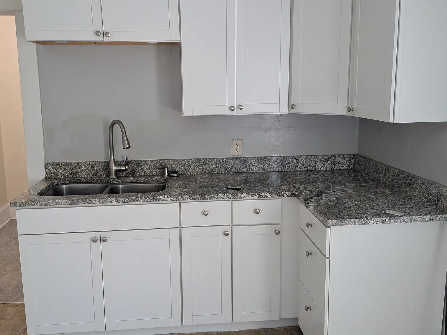 Studio, $590 — Photo 3