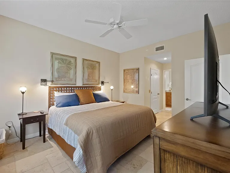 9611 Castle Point Dr #915 — Photo 16