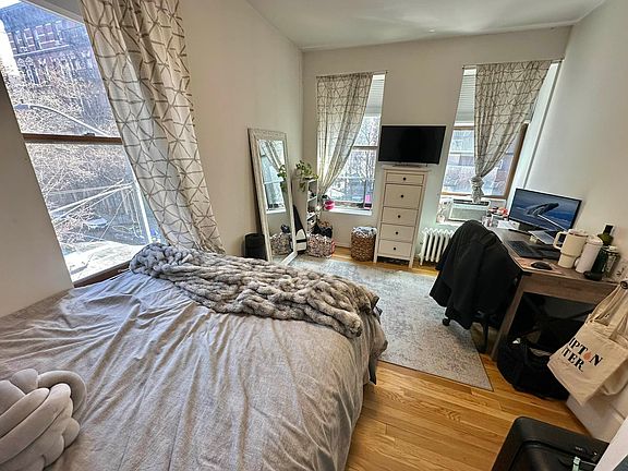 3rd image of 172 Prince St #2D