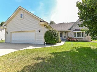 1101 Niagara Rd, Oconomowoc, WI 53066