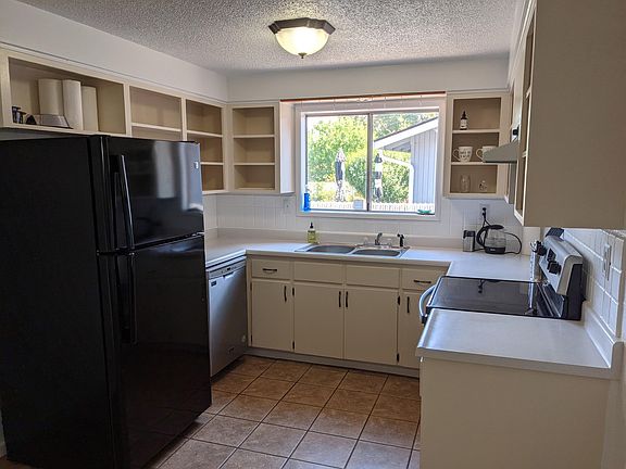3rd image of 207 Rachel Dr