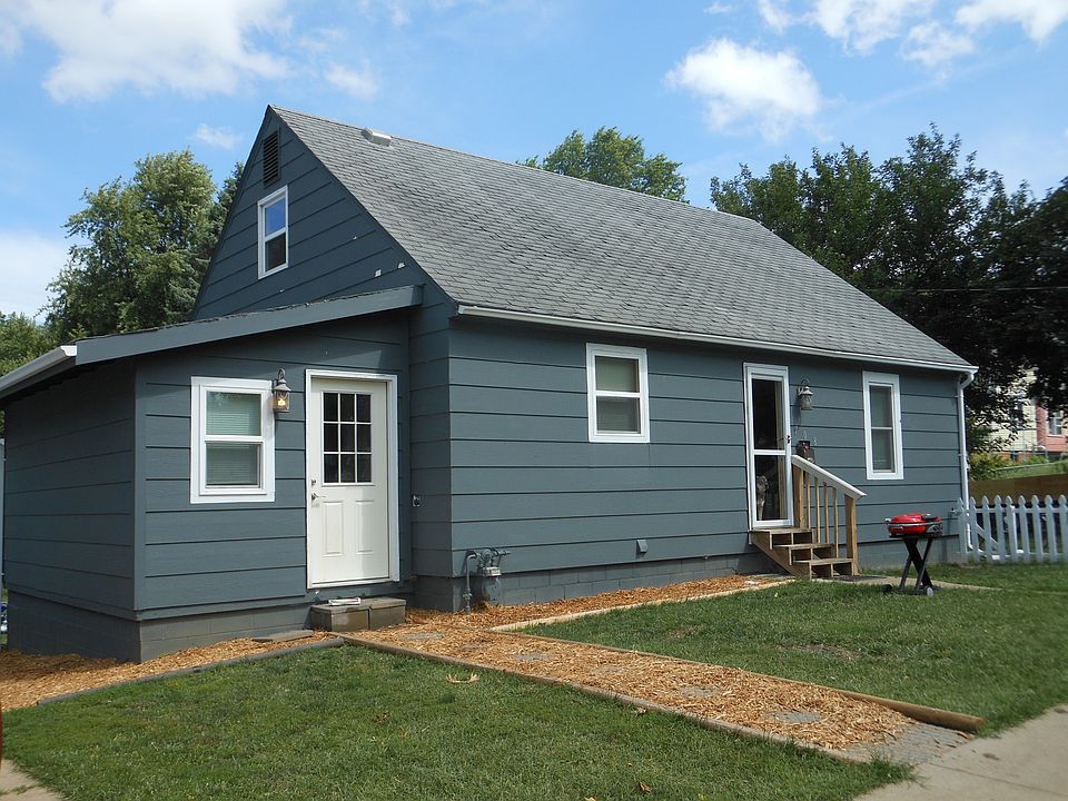 front of house looking south