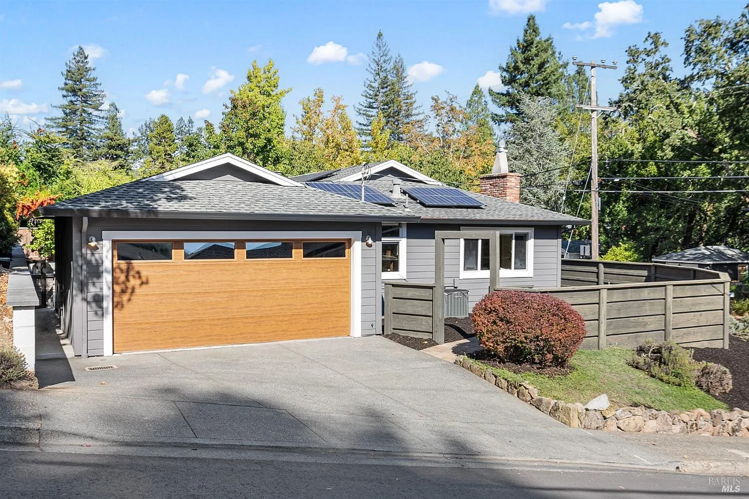 251 Butterfield Road photo 1