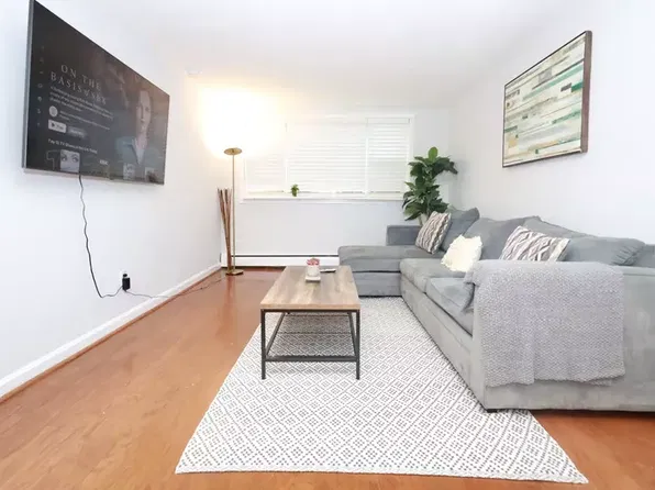 11 Cogswell Ave APT 6, Cambridge, MA 02140