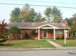 6911 Spruce St, Finleyville, PA 15332