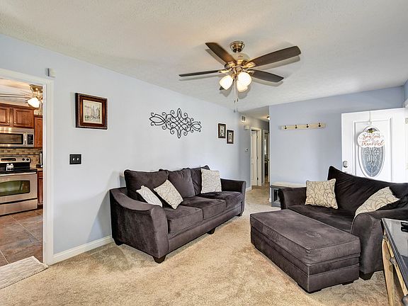 5th image of 8003 Columbine Dr