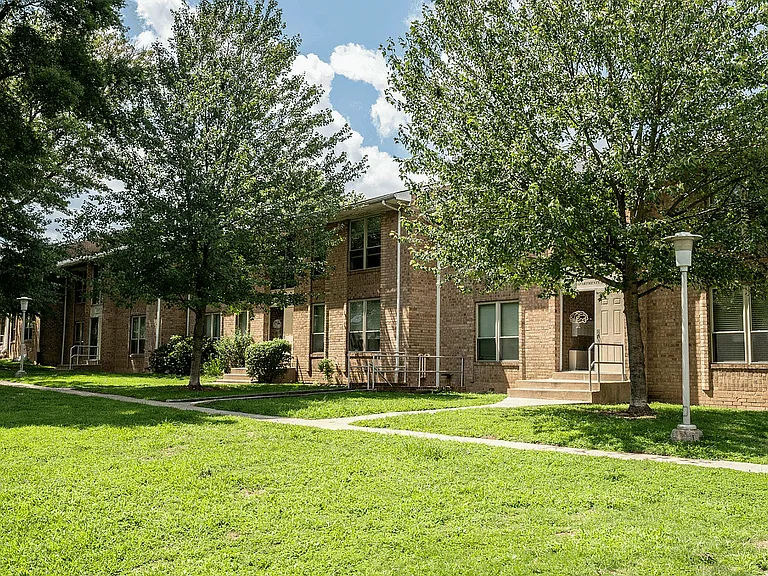 Woodmere Apartments — Photo 19