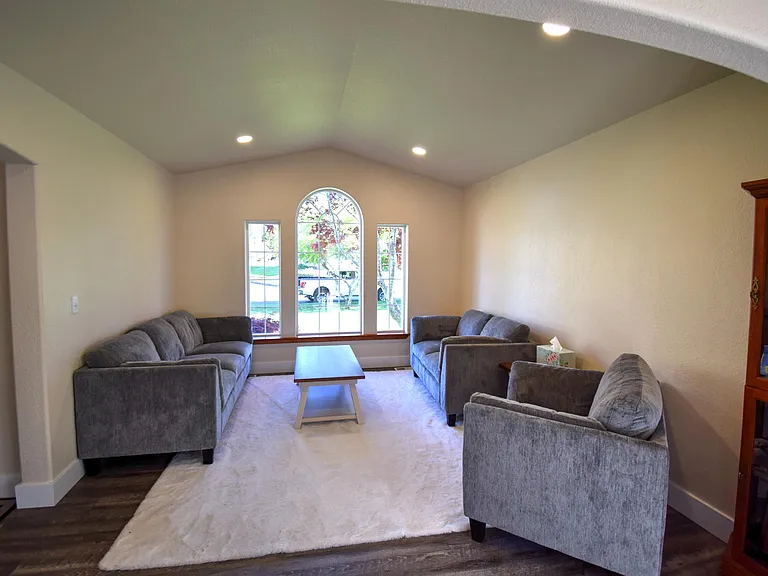 2918 Lohman Ct SE — Photo 3