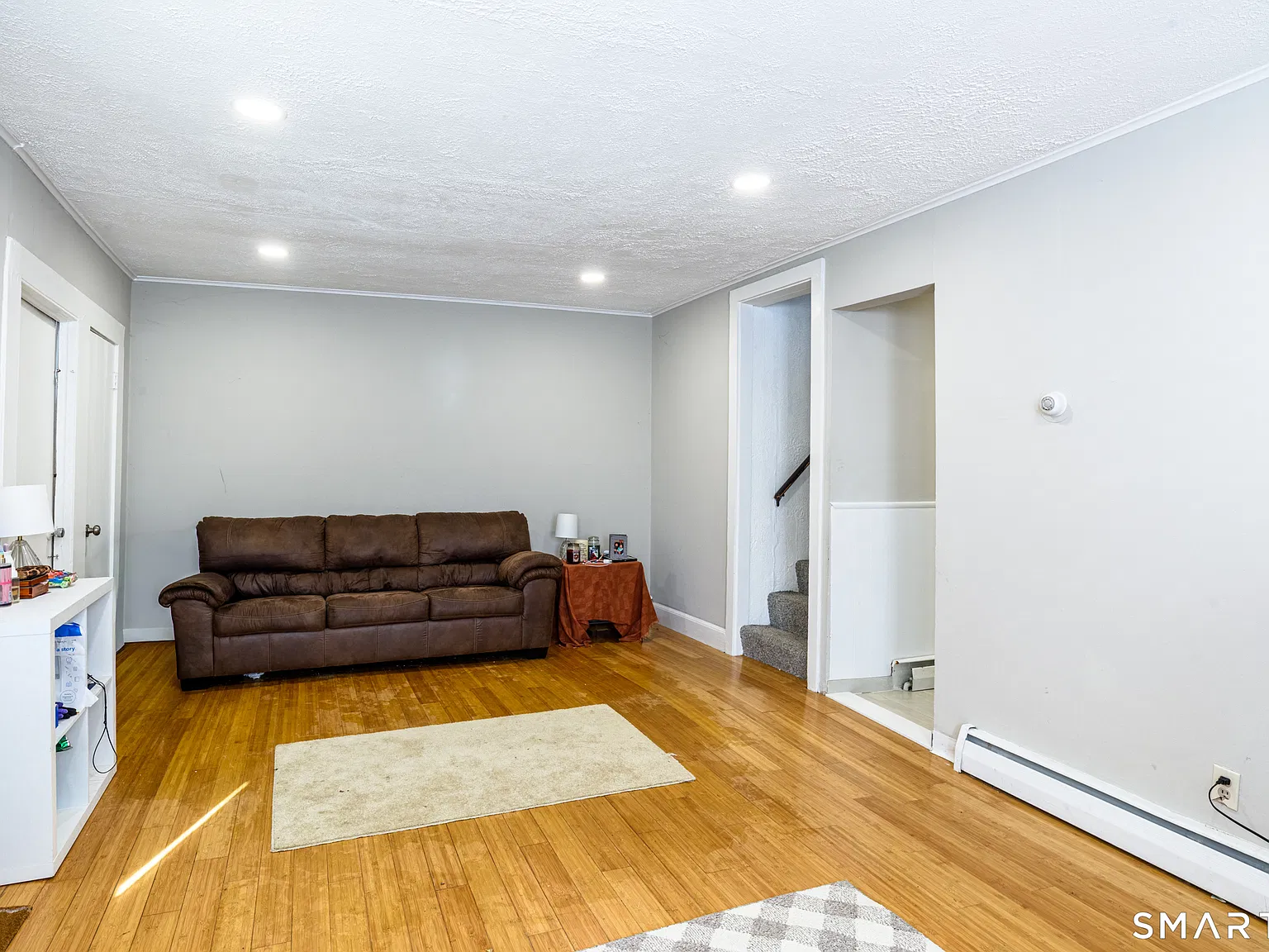 2 bed, 1.5 bath, 4893 sqft, $2,400 — Photo 4