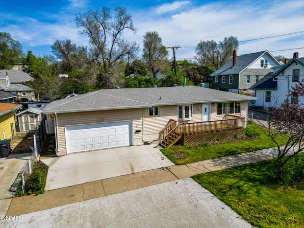 302 2nd St NE, Mandan, ND 58554