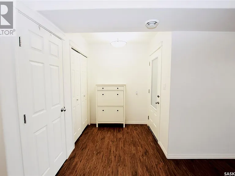 125 Willis Cres — Photo 1