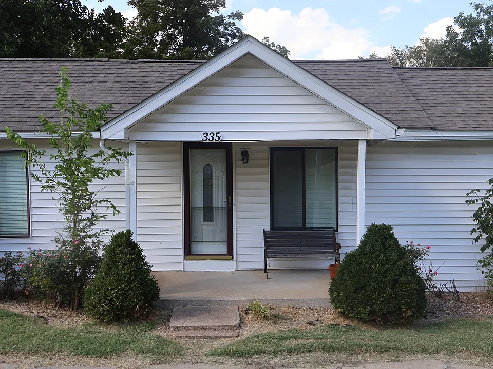 335 W Elm St