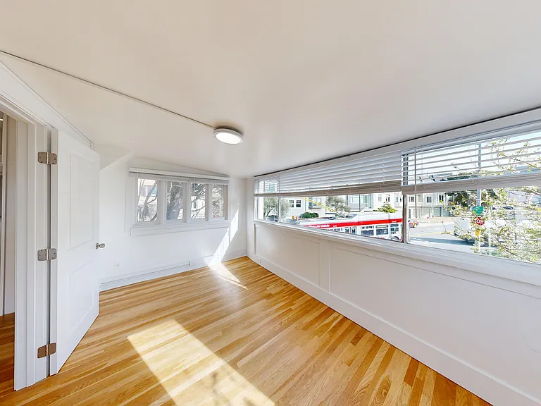 1077 Ashbury St — Photo 7