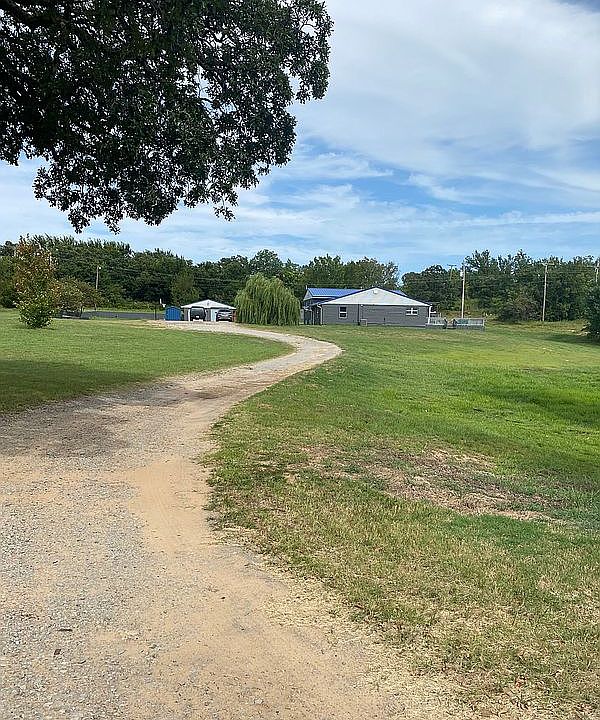 Driveway to house 
