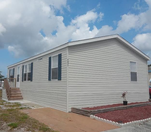 Within walking distance from the pond