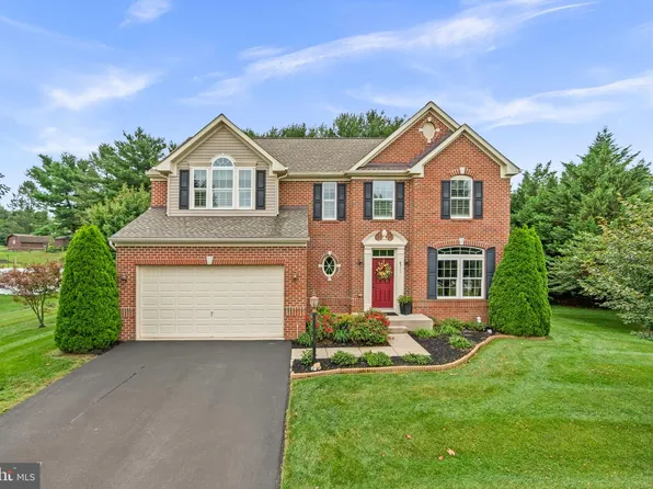 8711 Fairway Ct, Seven Valleys, PA 17360