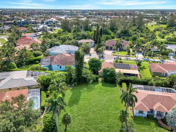 661 Lewis Ct, Marco Island, FL 34145