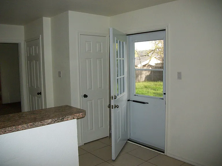 715A N Pecan St — Photo 13