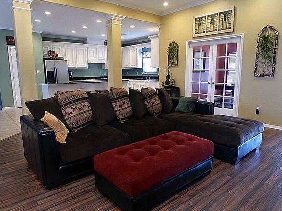 Family, friends, food, and fun are the main ingredients in this casual dining-living room combo.