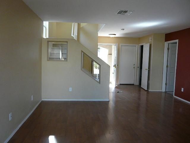 2nd image of 1082 E Lakeview Dr