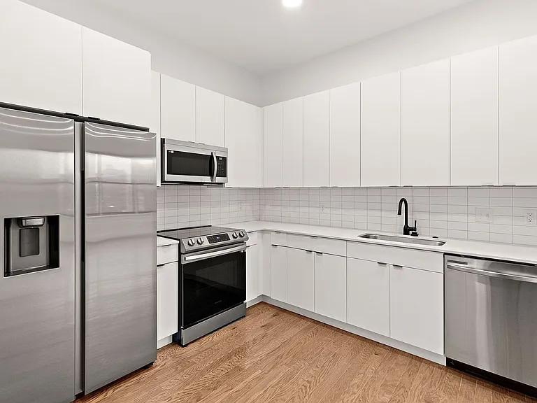 801 N Market St — Photo 1