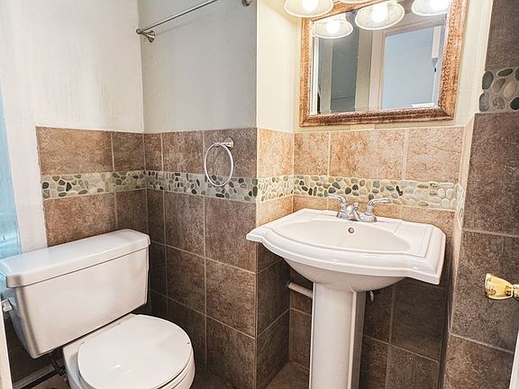 5th image of 152 E Johnson St APT 4