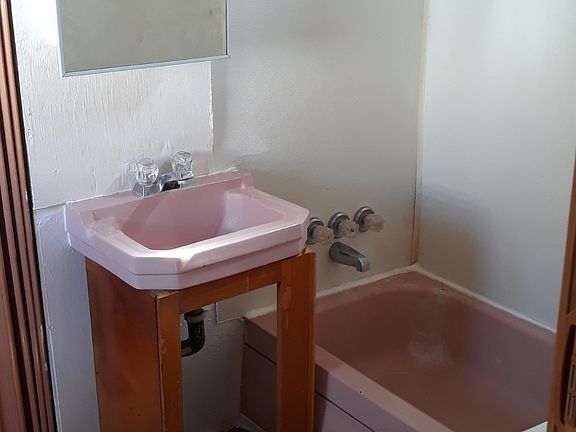 4th image of 200 S Marshall St #9
