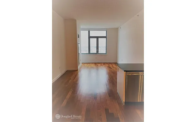 Rented by Douglas Elliman | media 22