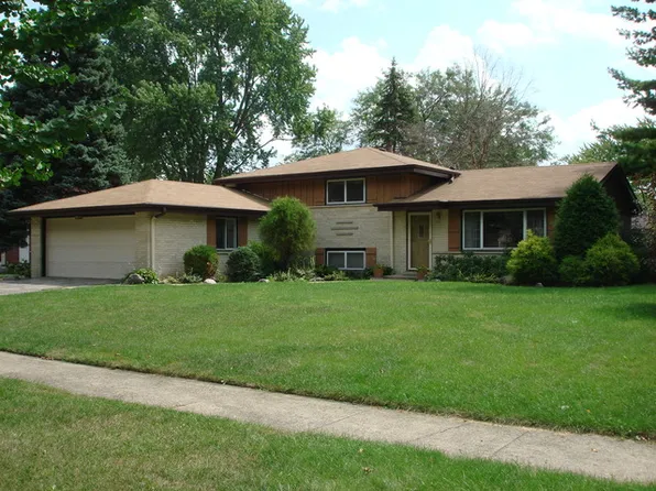 921 E Holly Way, Palatine, IL 60074