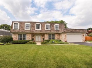 2224 White Oak Dr, Northbrook, IL