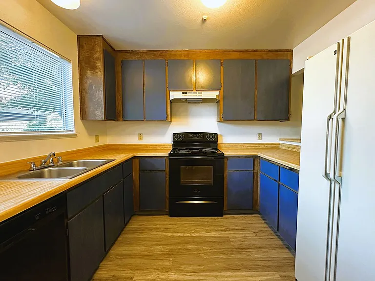 1358 Parkway Dr — Photo 6