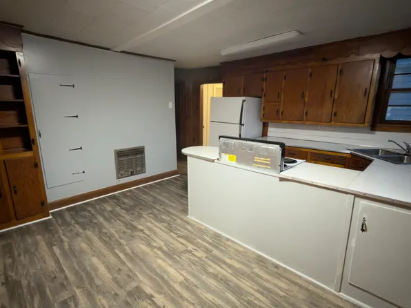 1809 Island Rd, Bristol, VA 24201